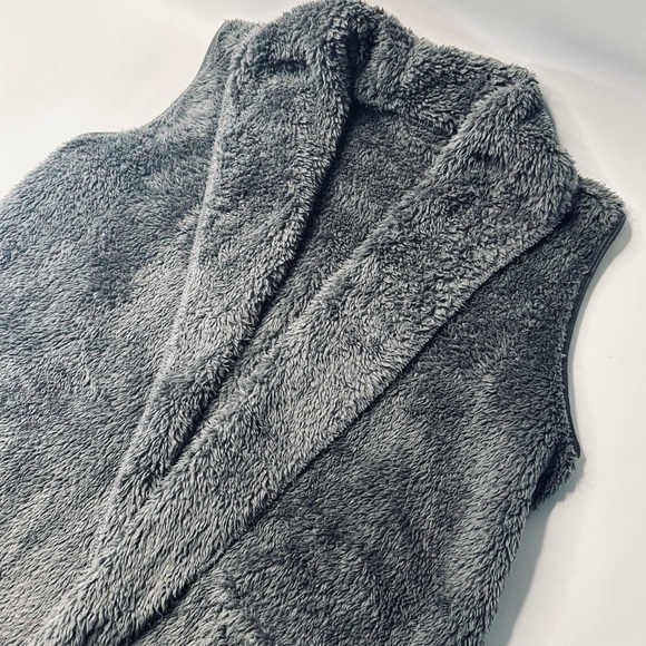 Womens Faux Fur Sherpa Vest Grey Soft Pockets Open Front Cozy Cottage Lounge L - Picture 1 of 9